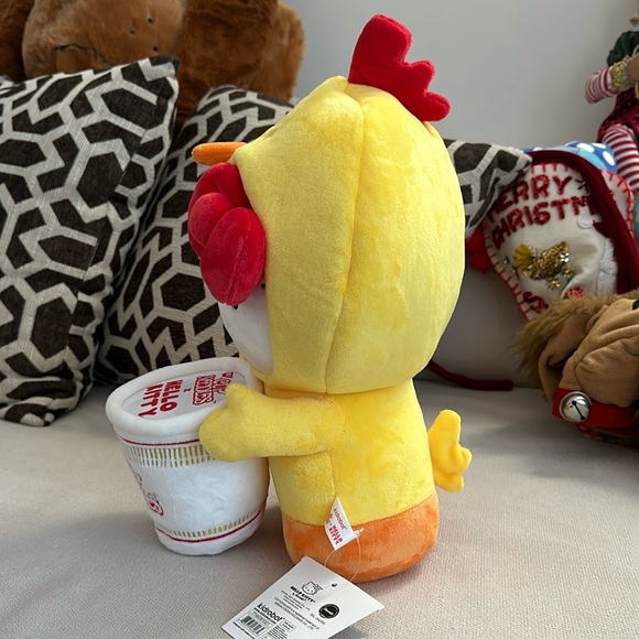 KIDROBOT NISSIN X HELLO KITTY PLUSH IN CHICKEN COSTUME HOLDING NOODLE CUP NWT - Picture 8 of 12